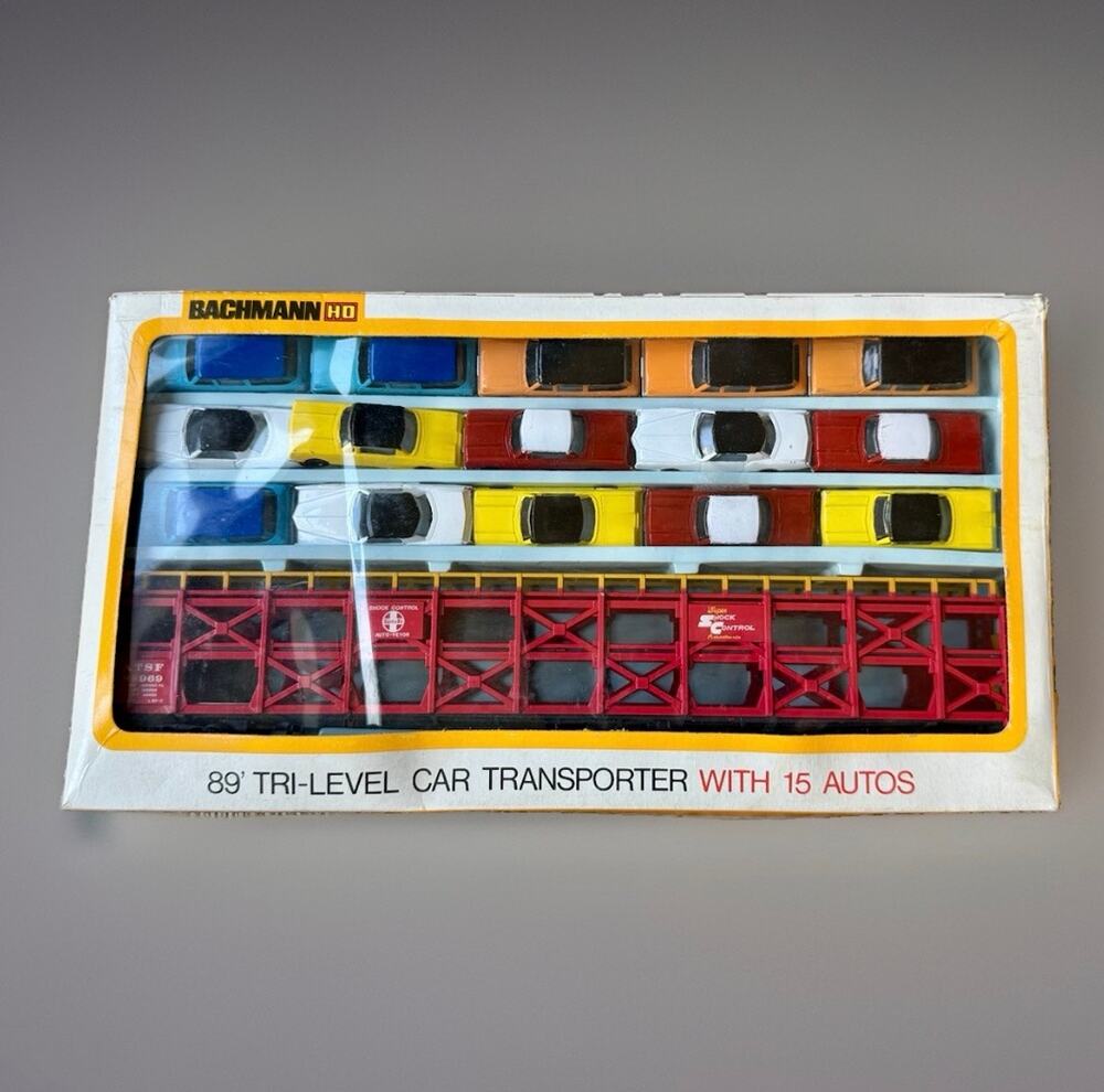 Bachmann HO #1265 Santa Fe 89' Tri-Level Car Transporter w/ 15 Autos NIB